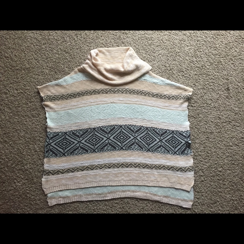 Women’s Poncho Neutral and Eucalyptus Green